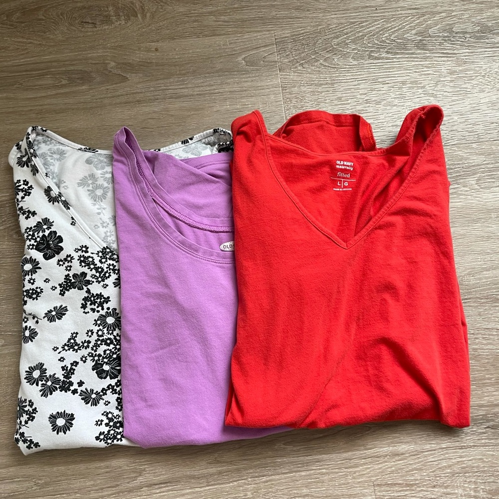 Large 3 t-shirt maternity old navy bundle